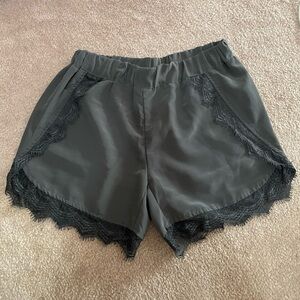 Lmtd lace grey shorts